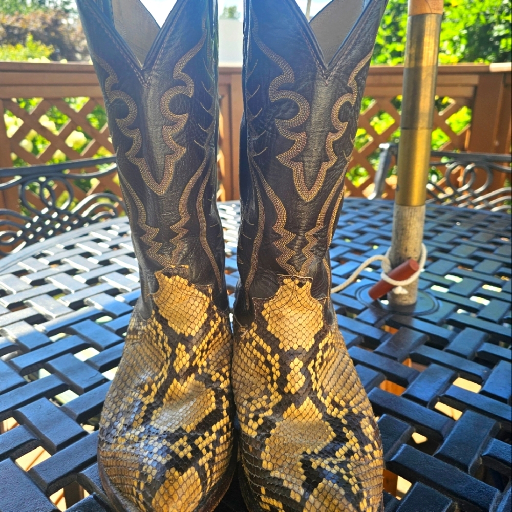 JUSTIN SNAKESKIN BOOTS, SIZE 8.5 EEE